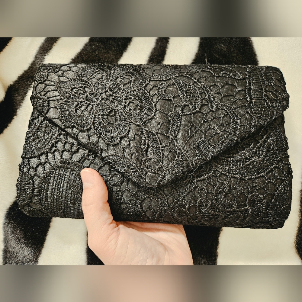 UBORSE Black Elegant Floral Lace Front/ Smooth Satin Back Envelope Clutch NWOT